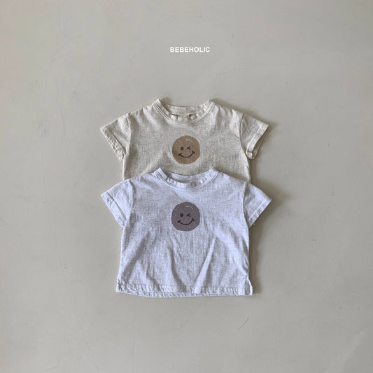 𝐵𝐸𝐵𝐸 𝐻𝑂𝐿𝐼𝐶 Smile Tee